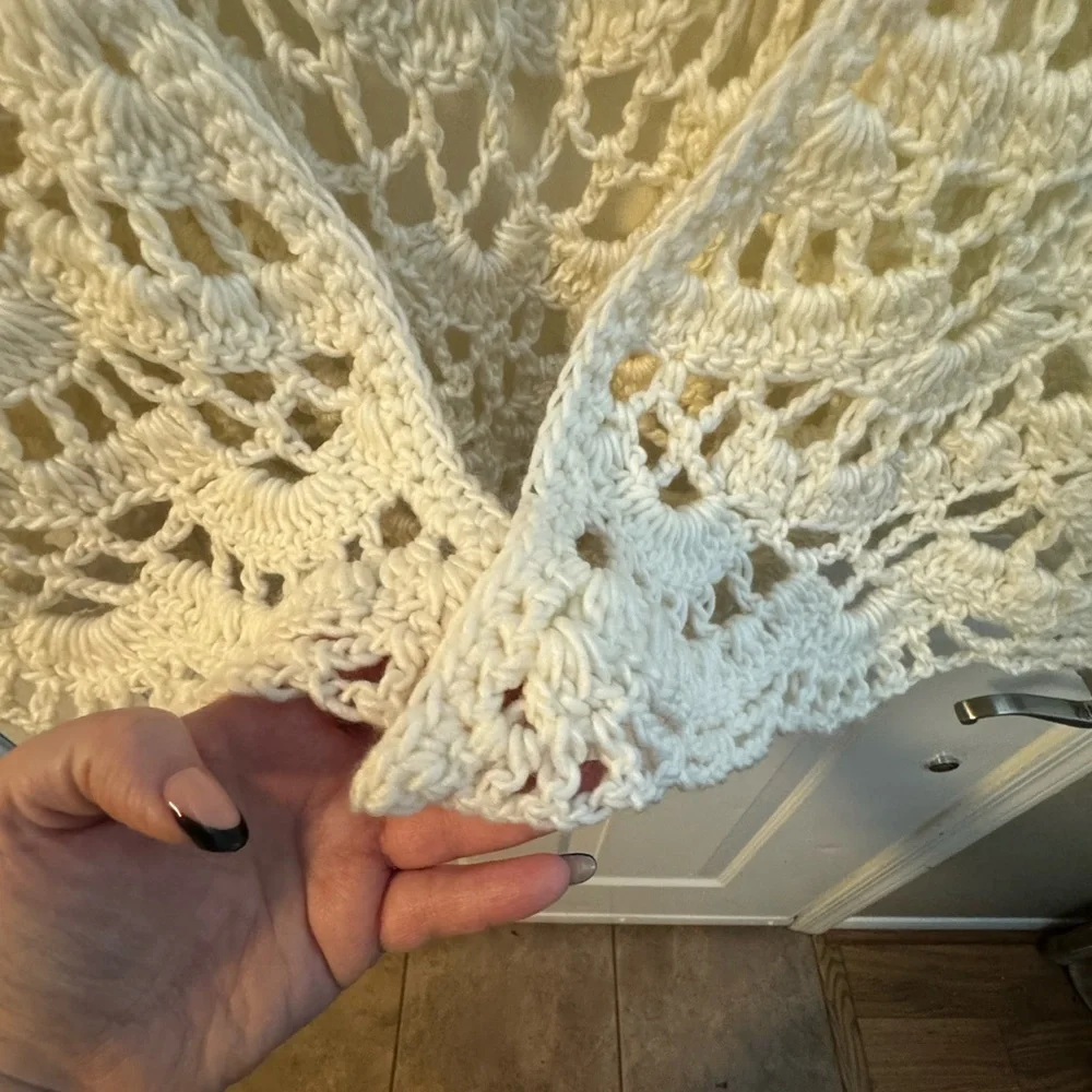 70s Handmade Cream Crocheted Shawl Poncho Pashmina Coverup Boho Grannycore Indie - Picture 3 of 13
